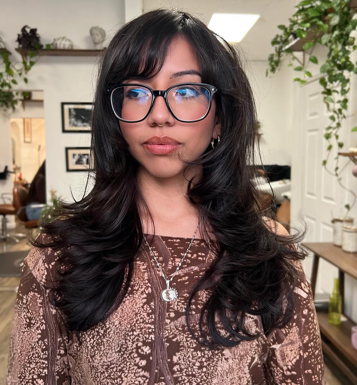 Soft Side Swept Bangs With Retro Layered Waves
