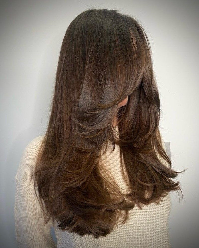 Sophisticated Long Layers With Voluminous Face Framing