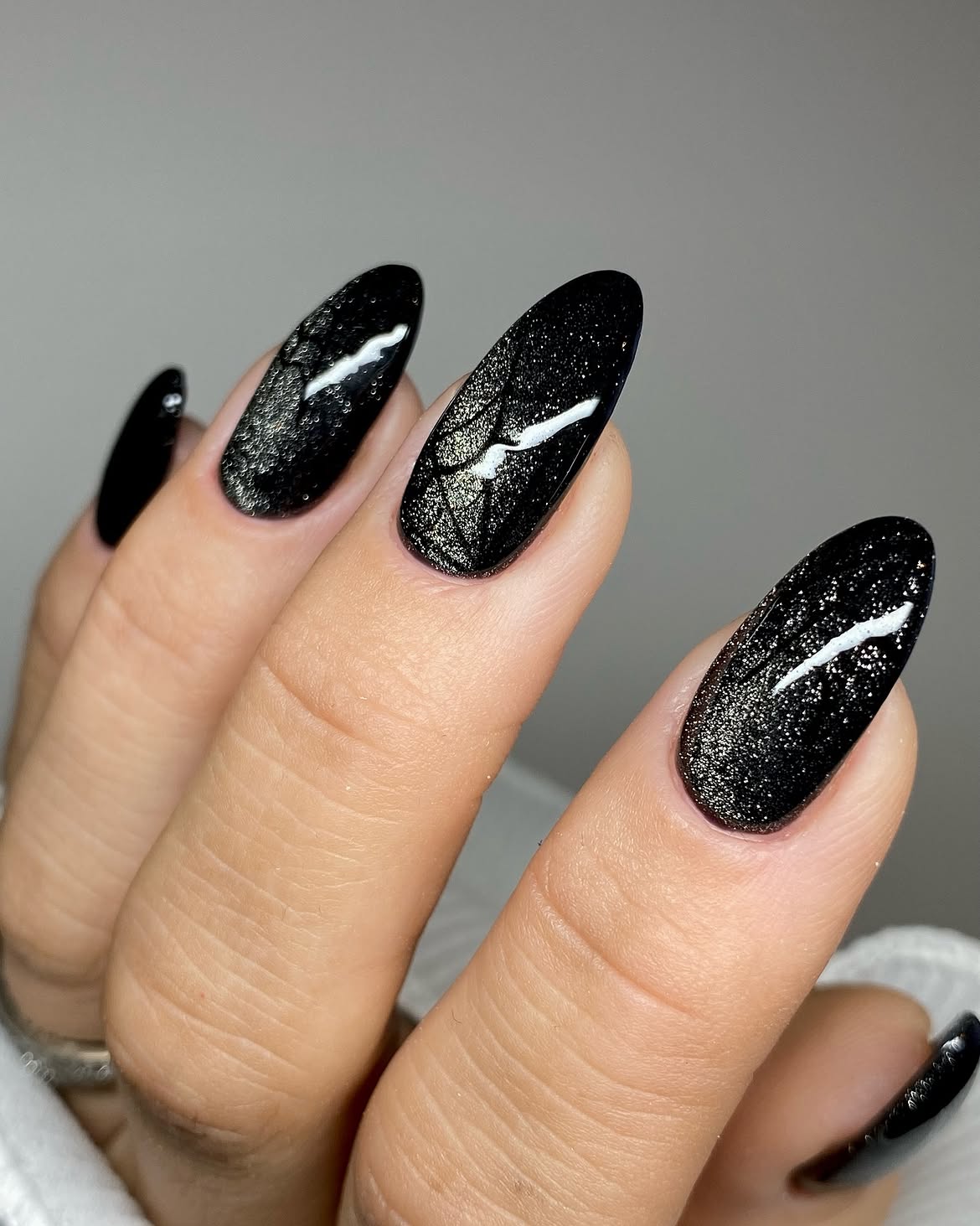 Sparkling Black Cat Eye Oval Nails