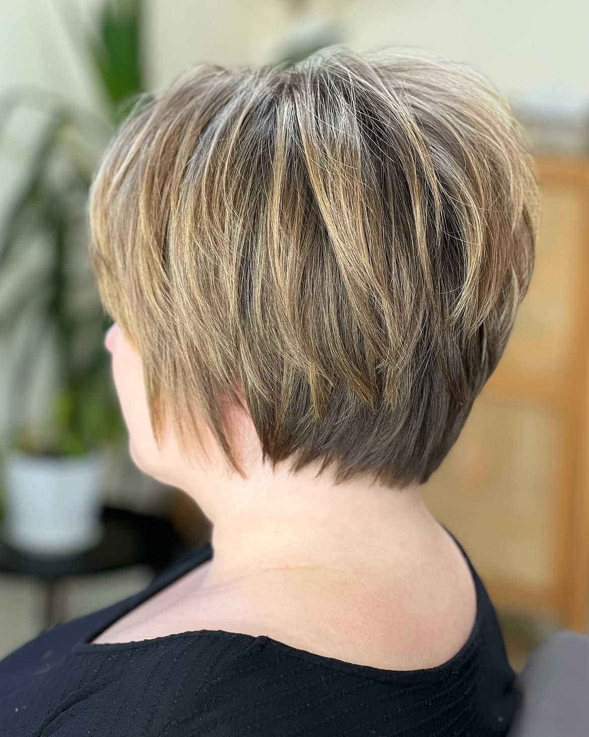 Textured Layered Pixie Bob With Dimensional Highlights