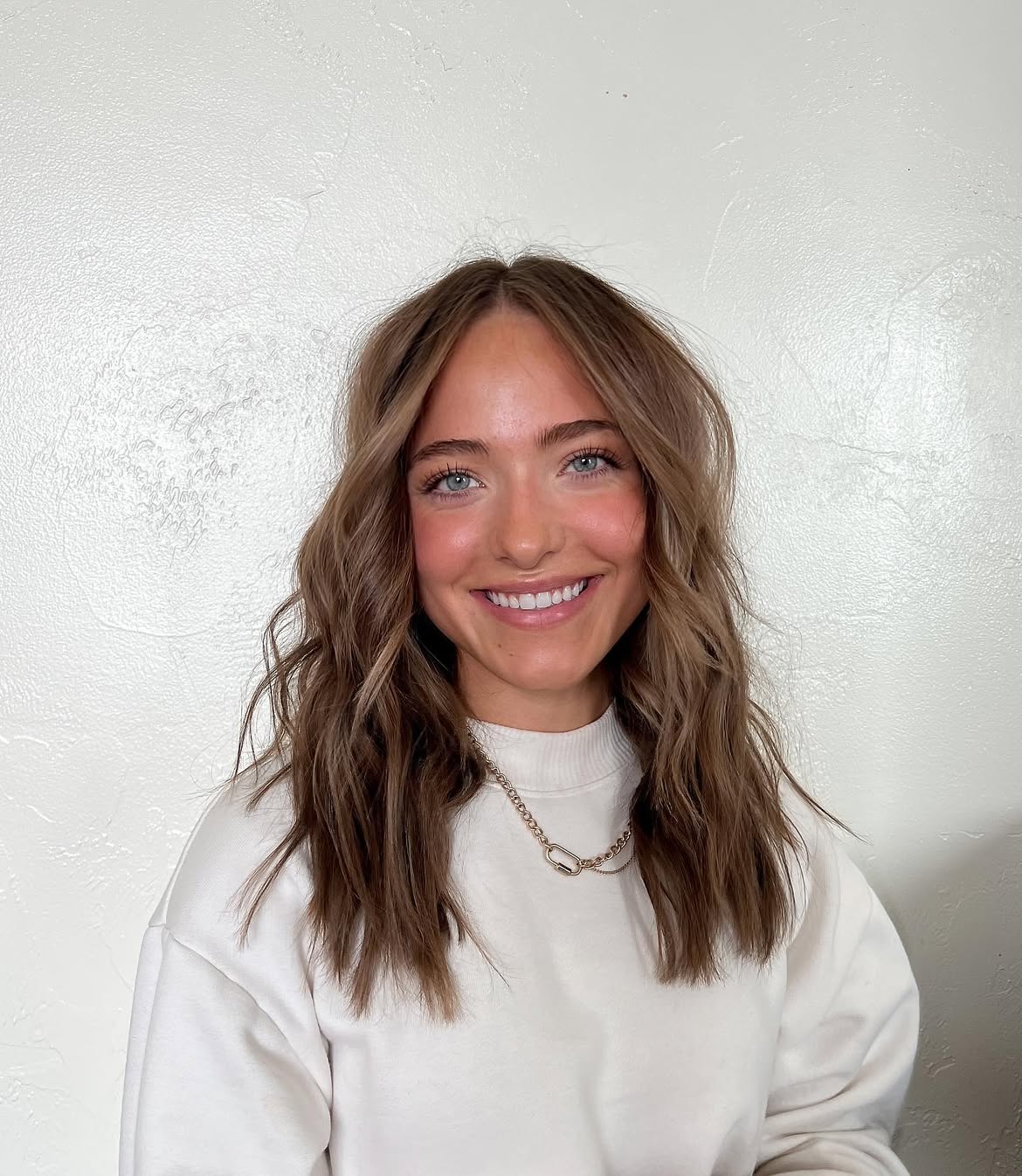 Tousled Bronde Lob With Face-Framing Layers