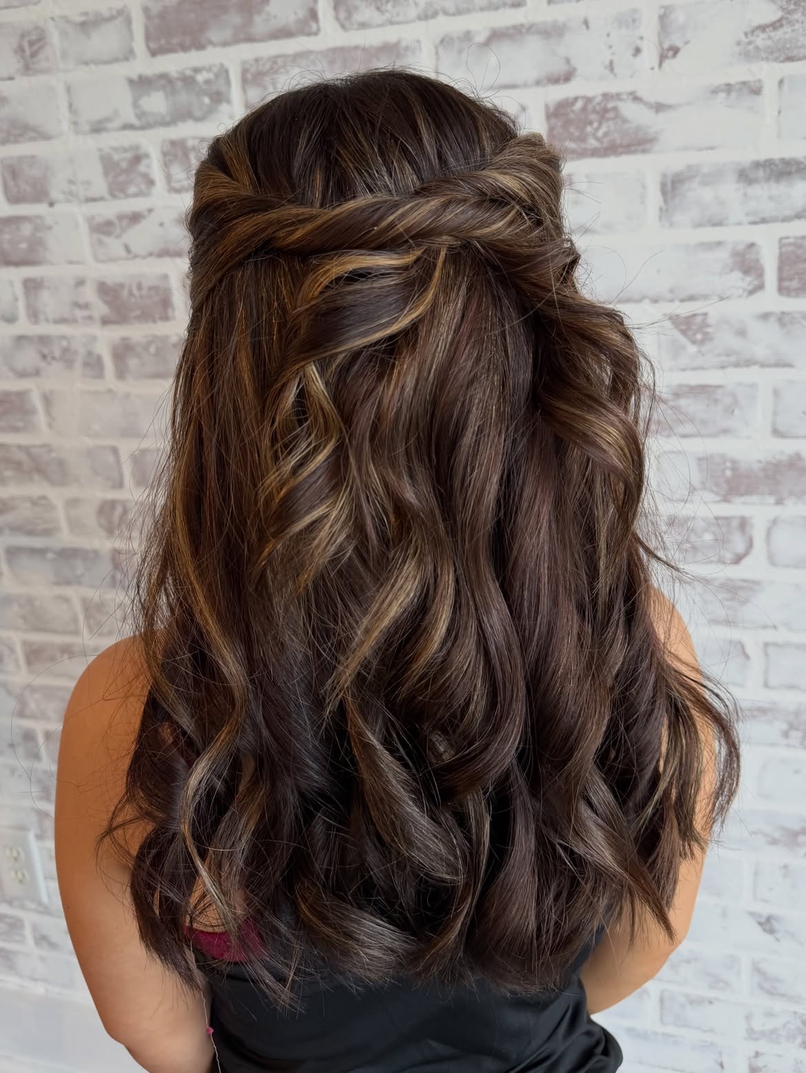 Twisted Half-Up Waves For Elegant Thanksgiving