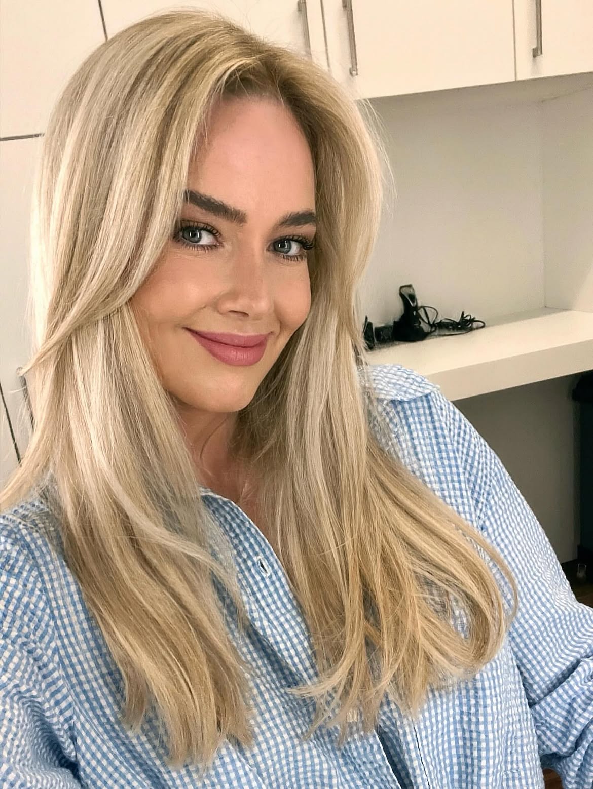 Voluminous Blowout With Face Framing Layers