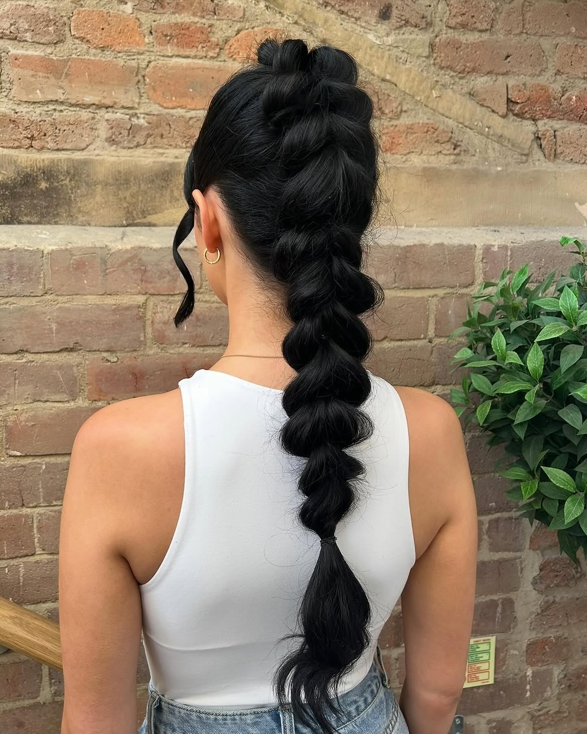 Voluminous Bubble Braid With Face-Framing Tendrils