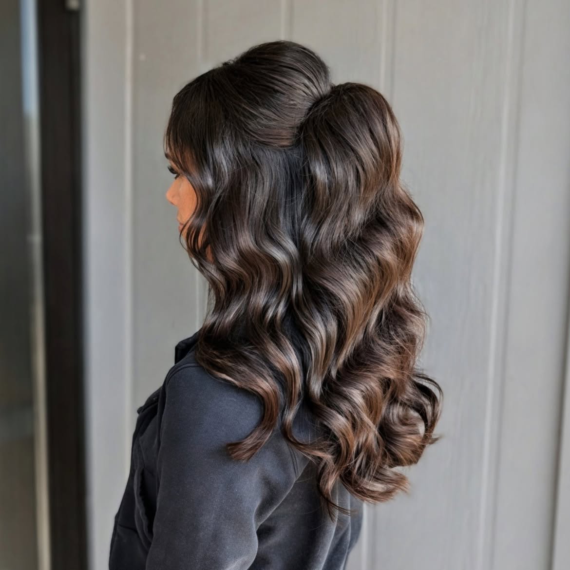Voluminous Half-Up Waves With Face-Framing Bangs