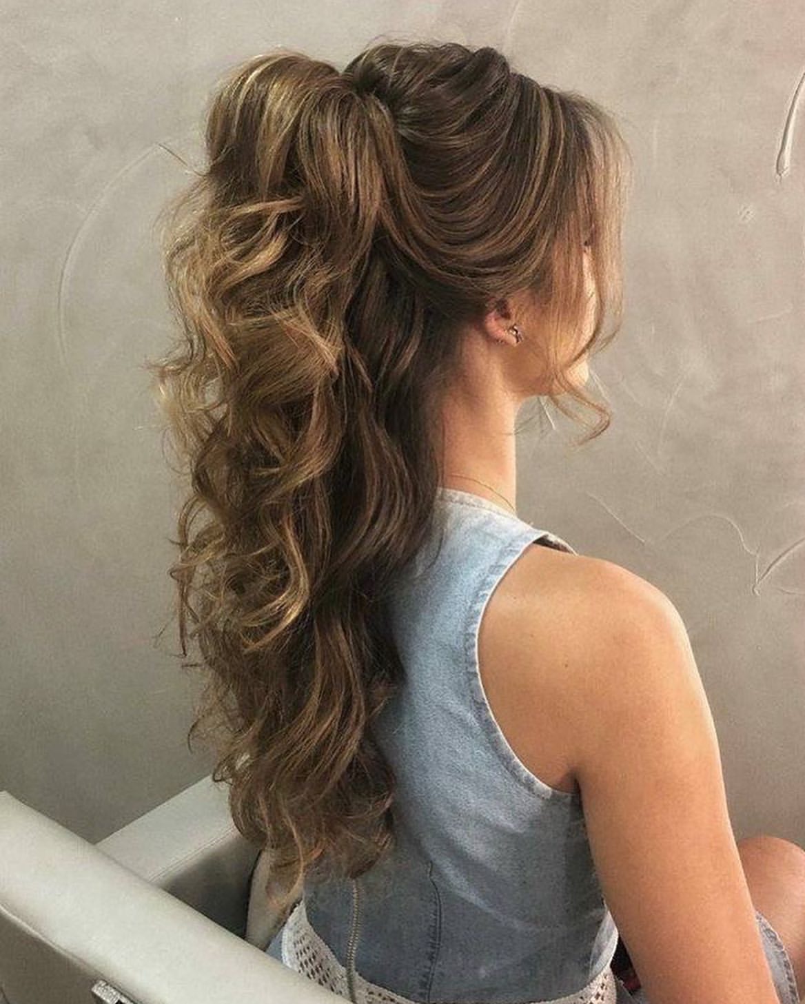 Voluminous High Ponytail With Loose Curls