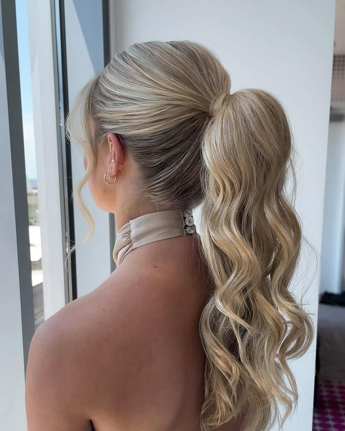 Voluminous High Ponytail With Loose Waves