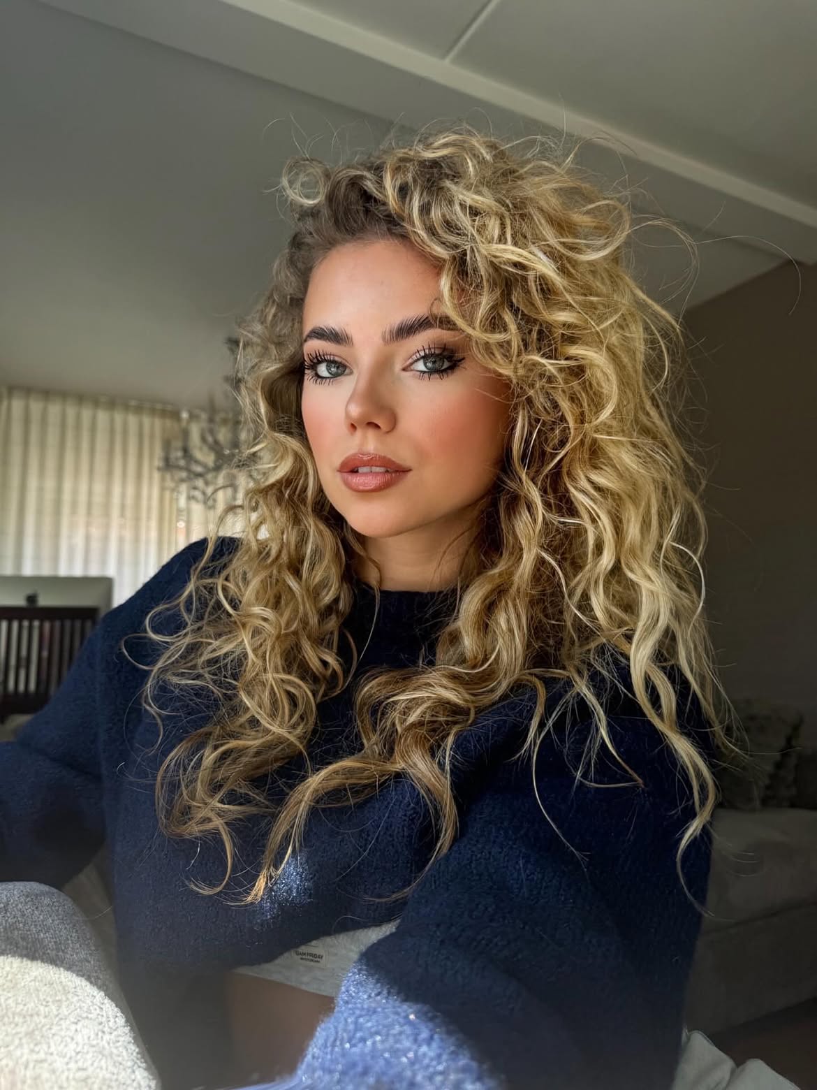 Voluminous Honey Blonde Beach Waves