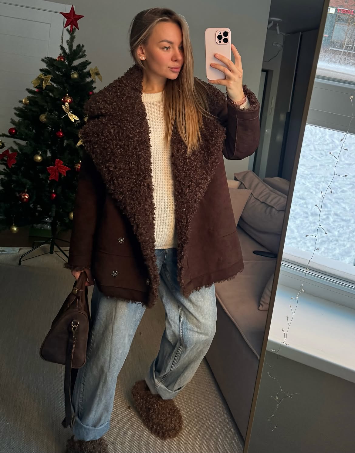Cozy Shearling Jacket With Cream Sweater and Jeans