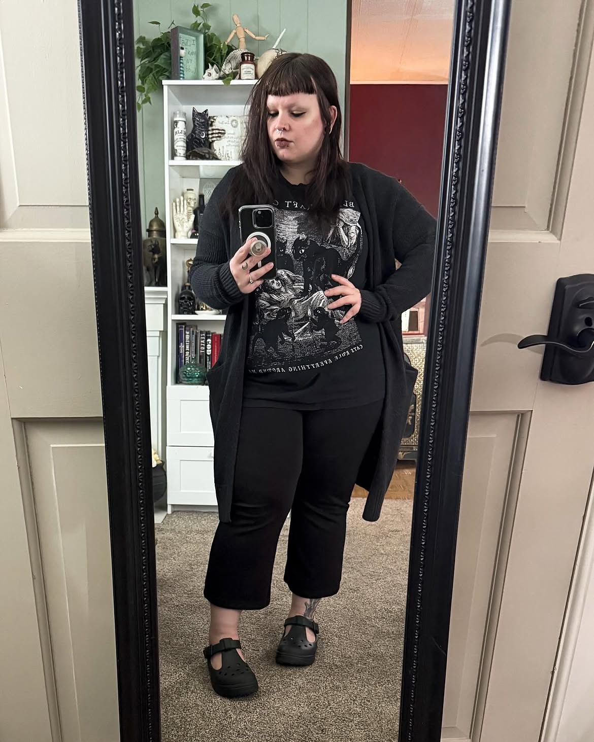 Dark Academia Graphic Tee And Cropped Pants Outfit