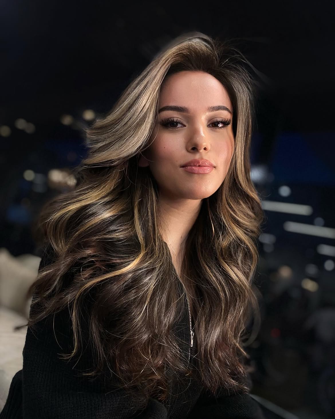 Dimensional Brunette Waves With Bright Money Piece
