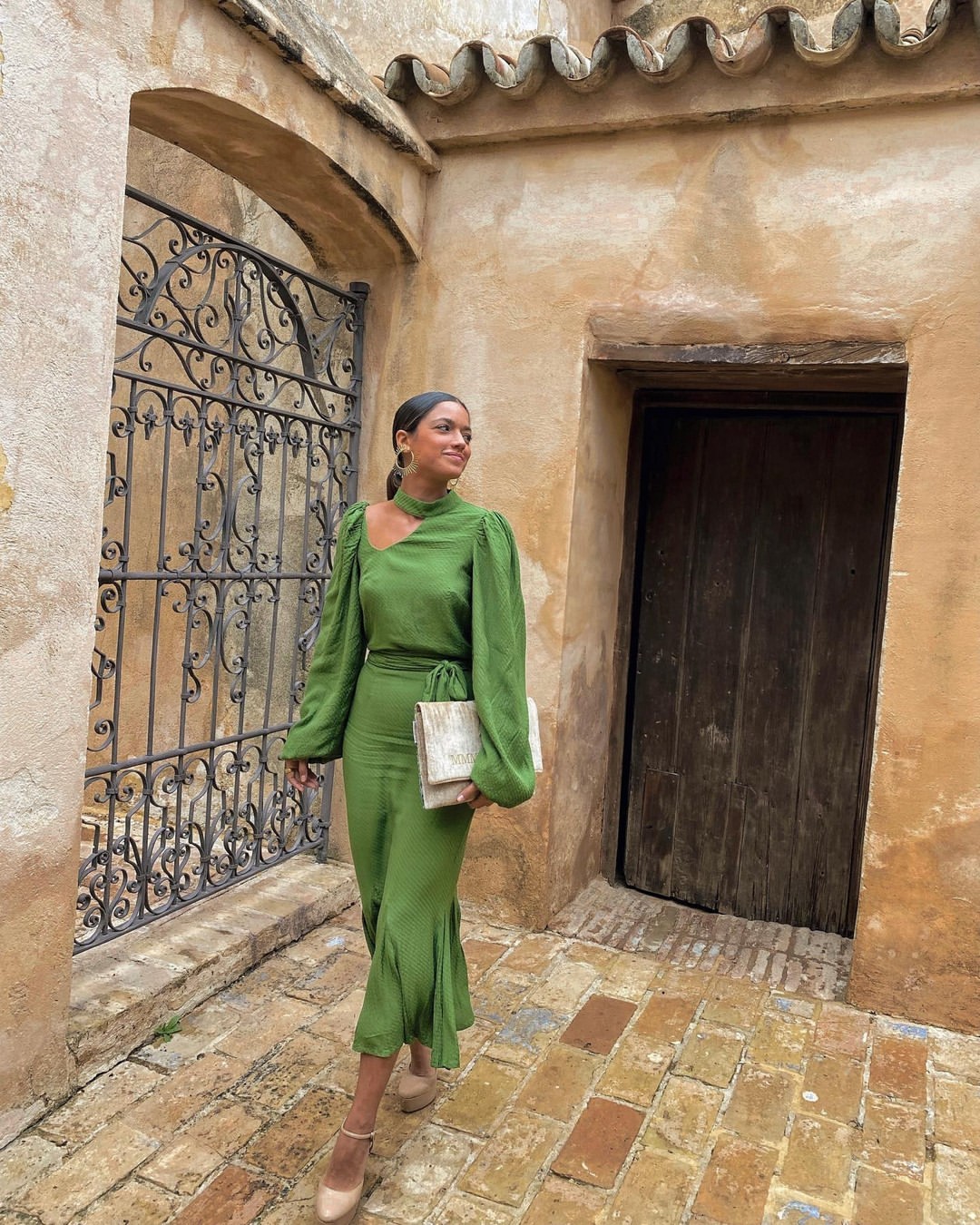 Elegant Green Midi Dress With Statement Sleeves