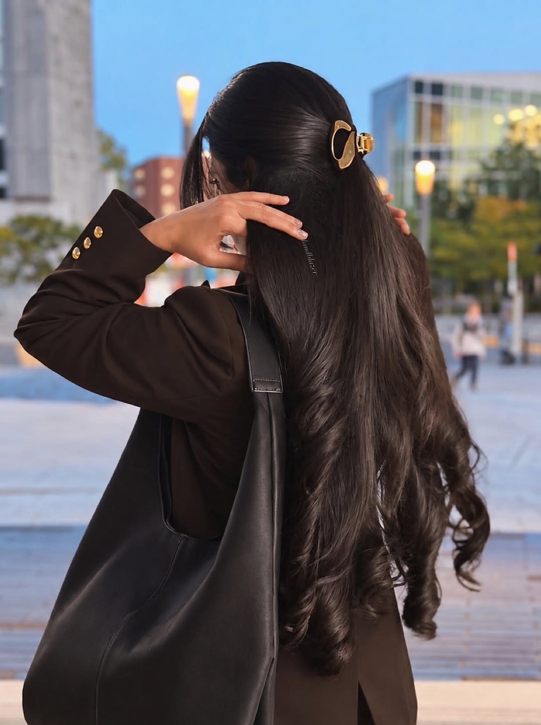 Glossy Half Up Claw Clip Long Waves