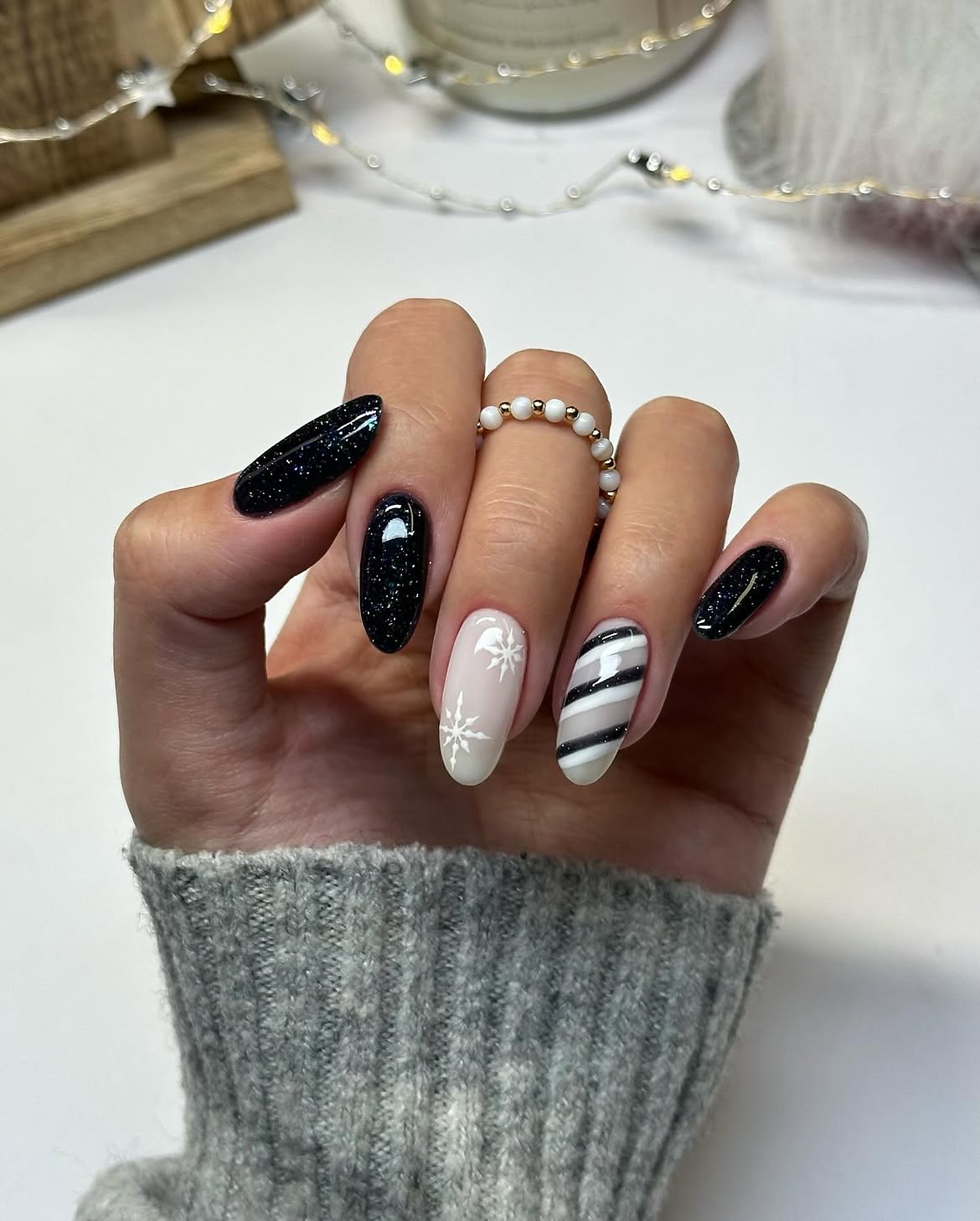 Sparkly Black & Winter White Ombre Striped Nails