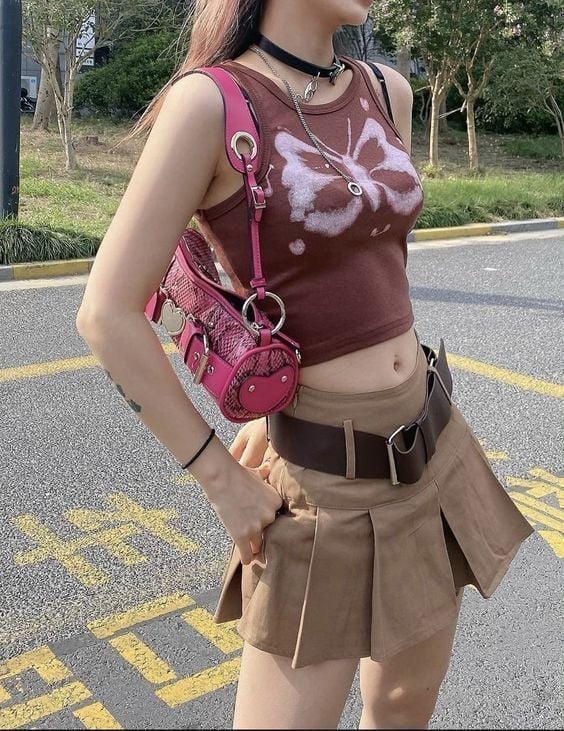 Butterfly graphic tank top and pleated skirt Butterfly graphic tank top and pleated skirt — 2000s Outfits