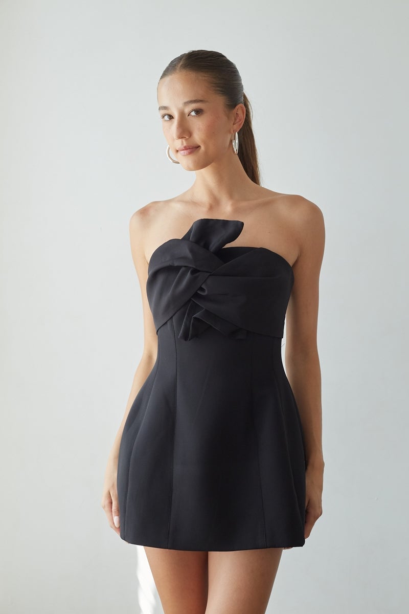 Black strapless mini dress with sculptural bow detail Black strapless mini dress with sculptural bow detail — 21st Birthday Outfits