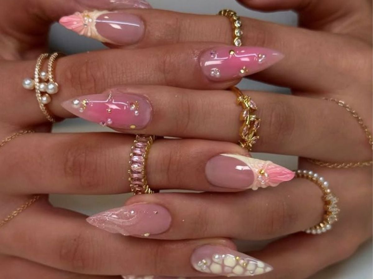 Very Long Stiletto French Manicure with 3D Flowers Very Long Stiletto French Manicure with 3D Flowers — 3D Nails