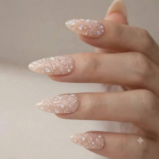 Medium Almond Nails with 3D White Lace and Pearls Medium Almond Nails with 3D White Lace and Pearls — 3D Nails