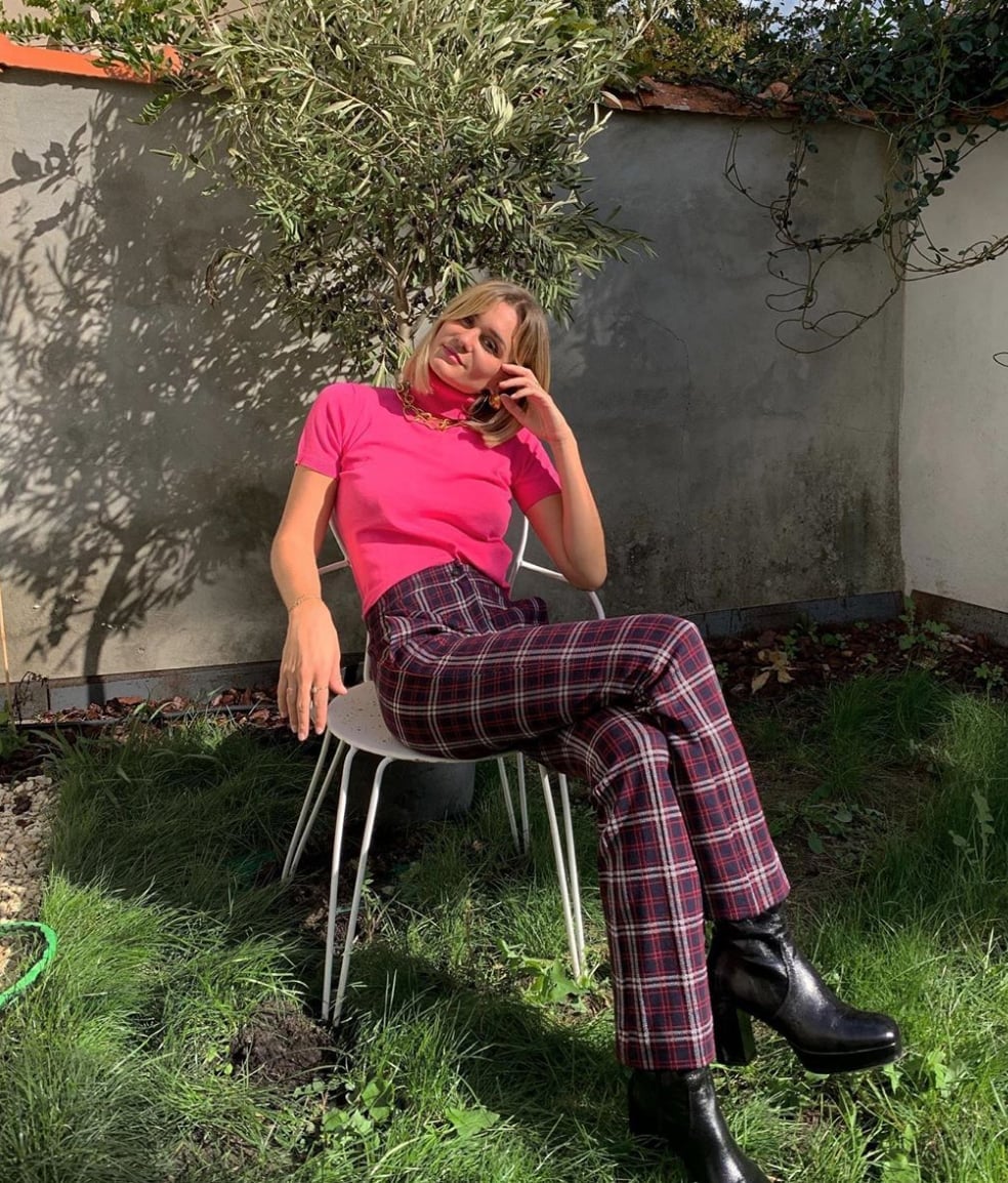 Pink Turtleneck With Plaid Flared Trousers, Black Ankle Boots Pink Turtleneck With Plaid Flared Trousers, Black Ankle Boots — 70s Outfits
