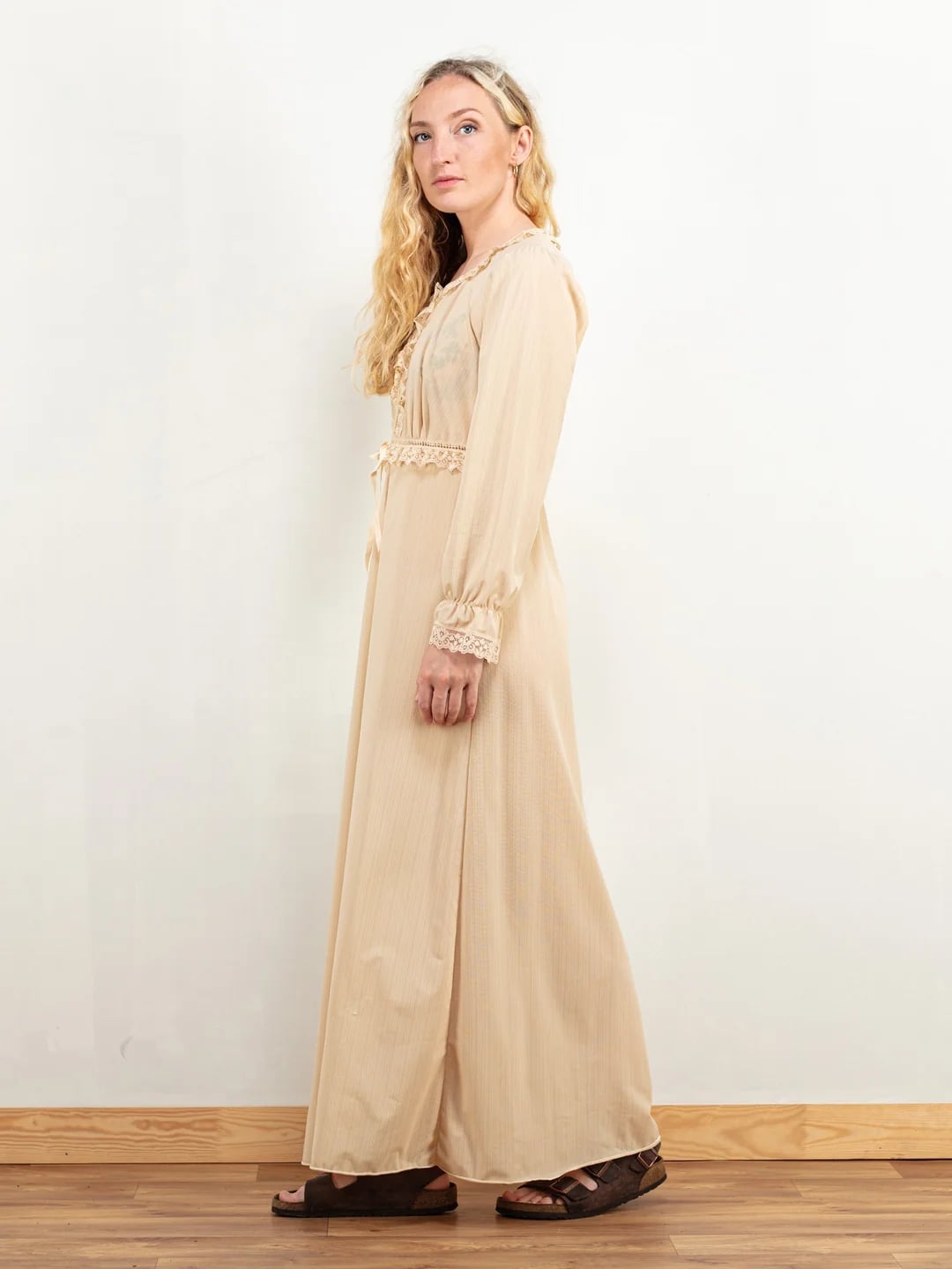 Pale Beige Maxi Dress With Tie Waist Pale Beige Maxi Dress With Tie Waist — 70s Outfits