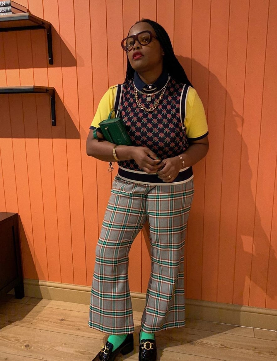 Sweater Vest Over T-Shirt With Plaid Flared Trousers Sweater Vest Over T-Shirt With Plaid Flared Trousers — 70s Outfits