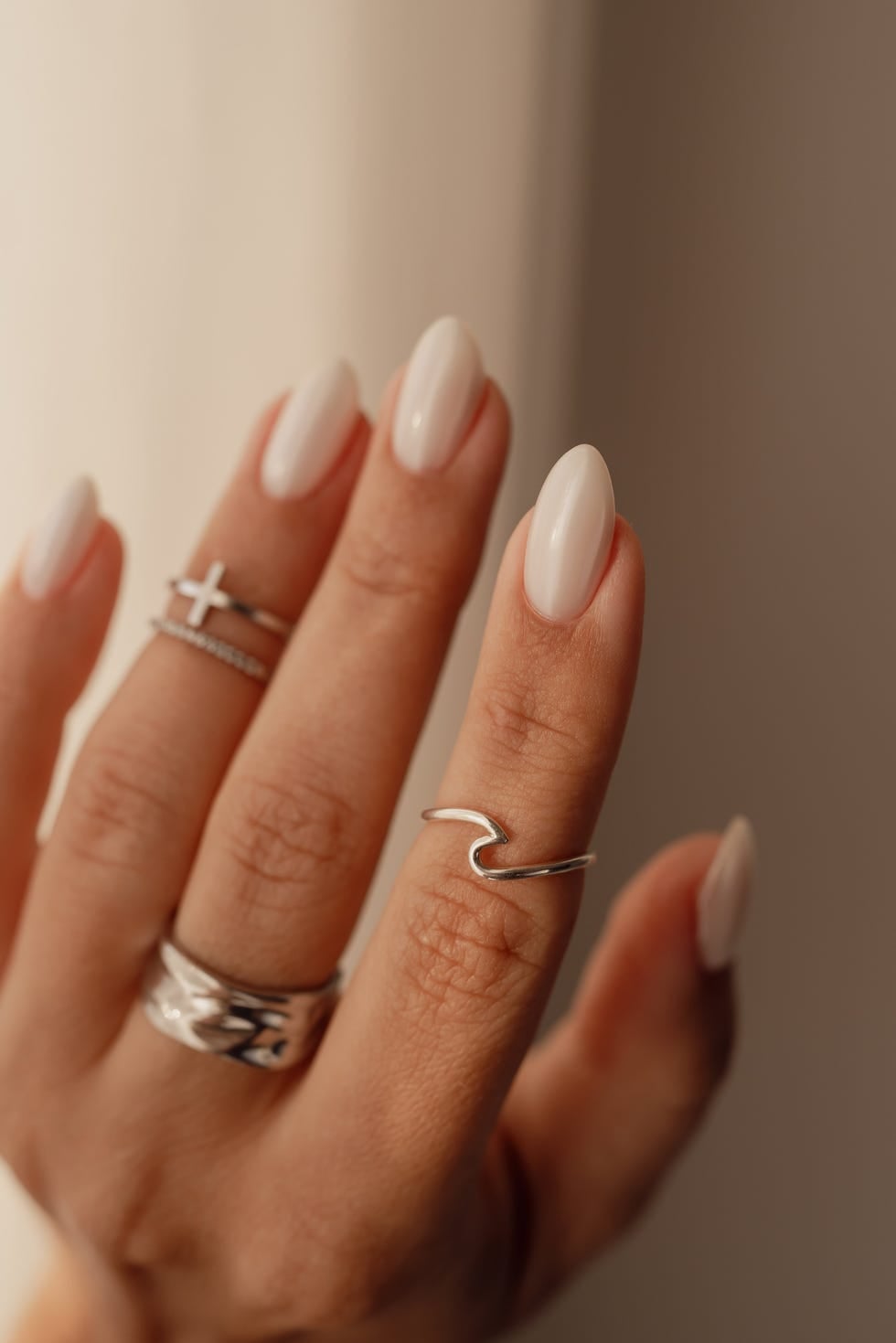 Glossy Milky White Short Almond Nails Glossy Milky White Short Almond Nails — Acrylic Nails Almond