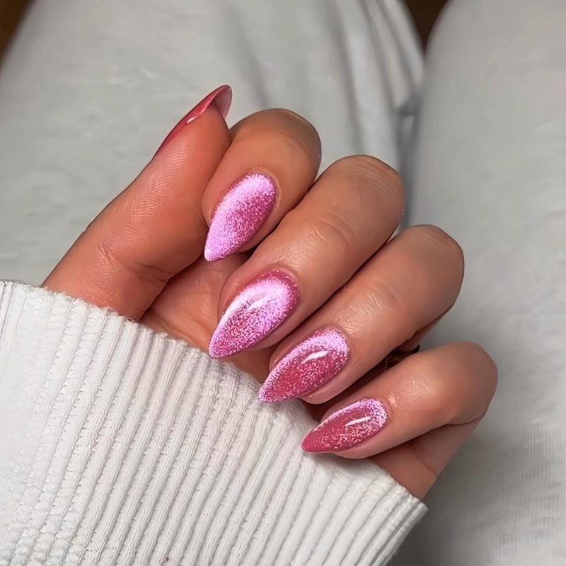 Vibrant Cat-Eye Shimmer Medium Almond Vibrant Cat-Eye Shimmer Medium Almond — Acrylic Nails Almond