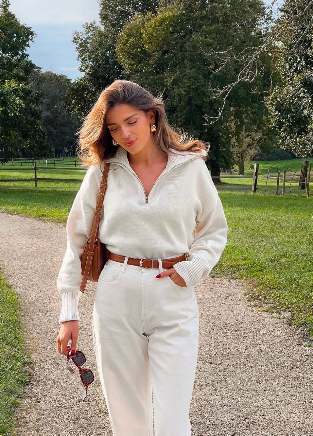 Smart Casual Quarter-Zip Sweater and White Jeans Smart Casual Quarter-Zip Sweater and White Jeans — Aesthetic Style