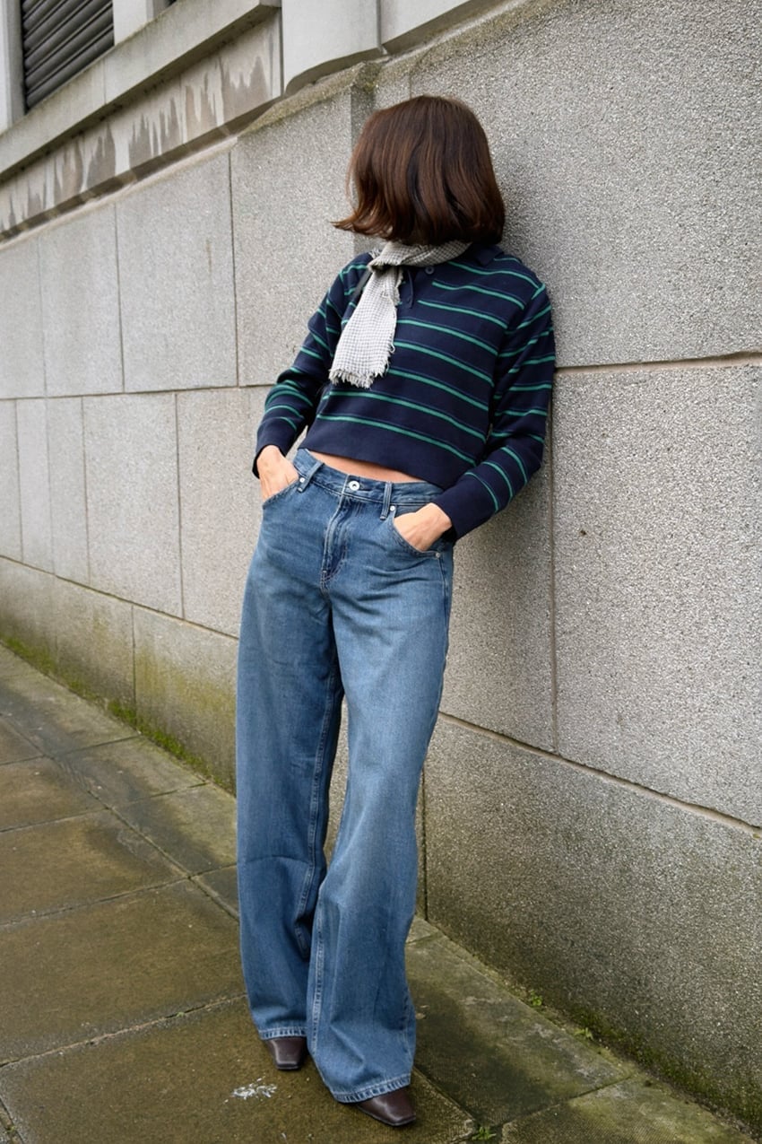 Casual Wide-Leg Jeans with Striped Top and Scarf Casual Wide-Leg Jeans with Striped Top and Scarf — Aesthetic Style