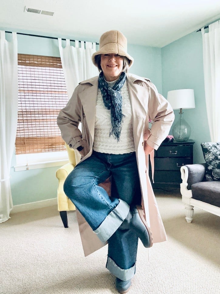 Autumn Casual Trench Coat and Denim Outfit Autumn Casual Trench Coat and Denim Outfit — Aesthetic Style