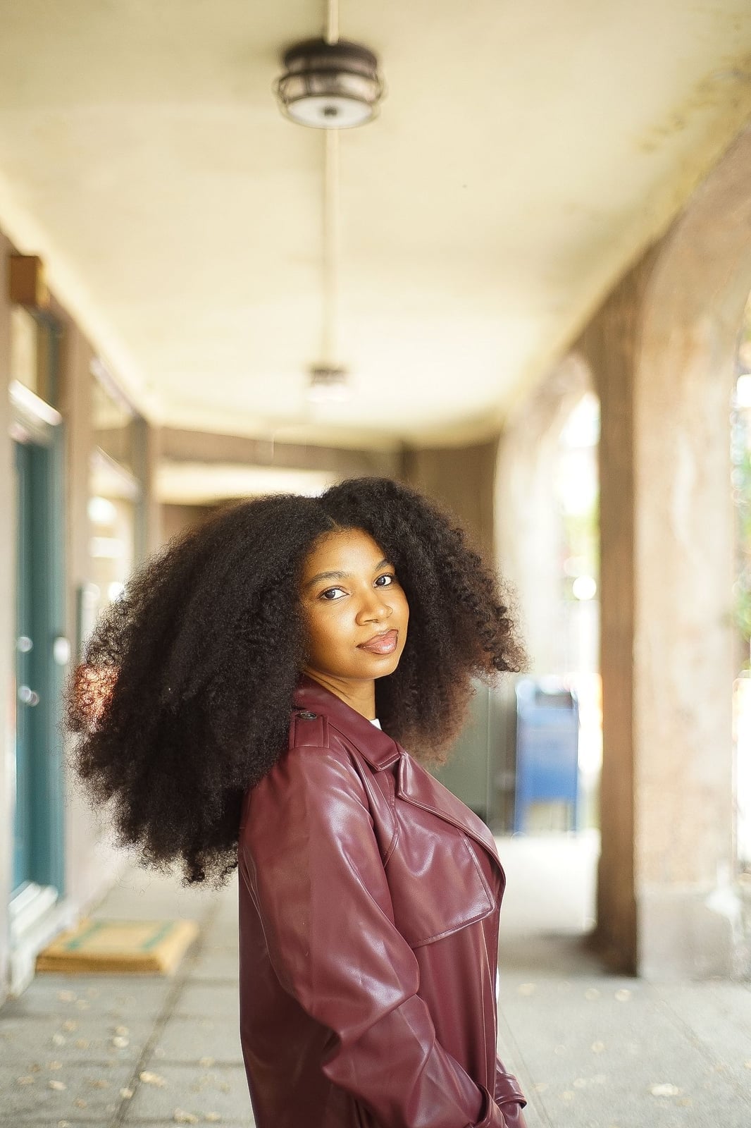 Voluminous Mid-Back Afro Side View Voluminous Mid-Back Afro Side View — Afro Hair