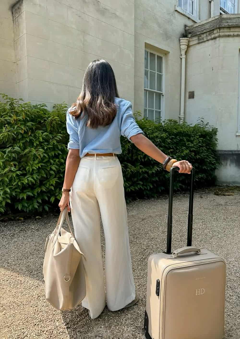 Light blue shirt and cream wide-leg trousers Light blue shirt and cream wide-leg trousers — Airport Outfits