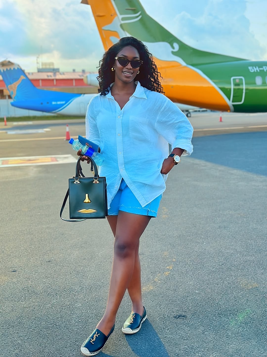 Blue shorts and oversized white linen shirt Blue shorts and oversized white linen shirt — Airport Outfits