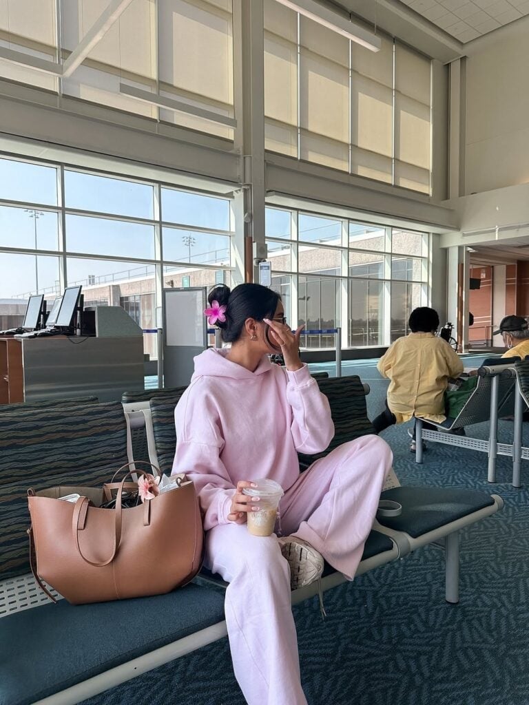 Pink oversized hoodie and sweatpants set Pink oversized hoodie and sweatpants set — Airport Outfits