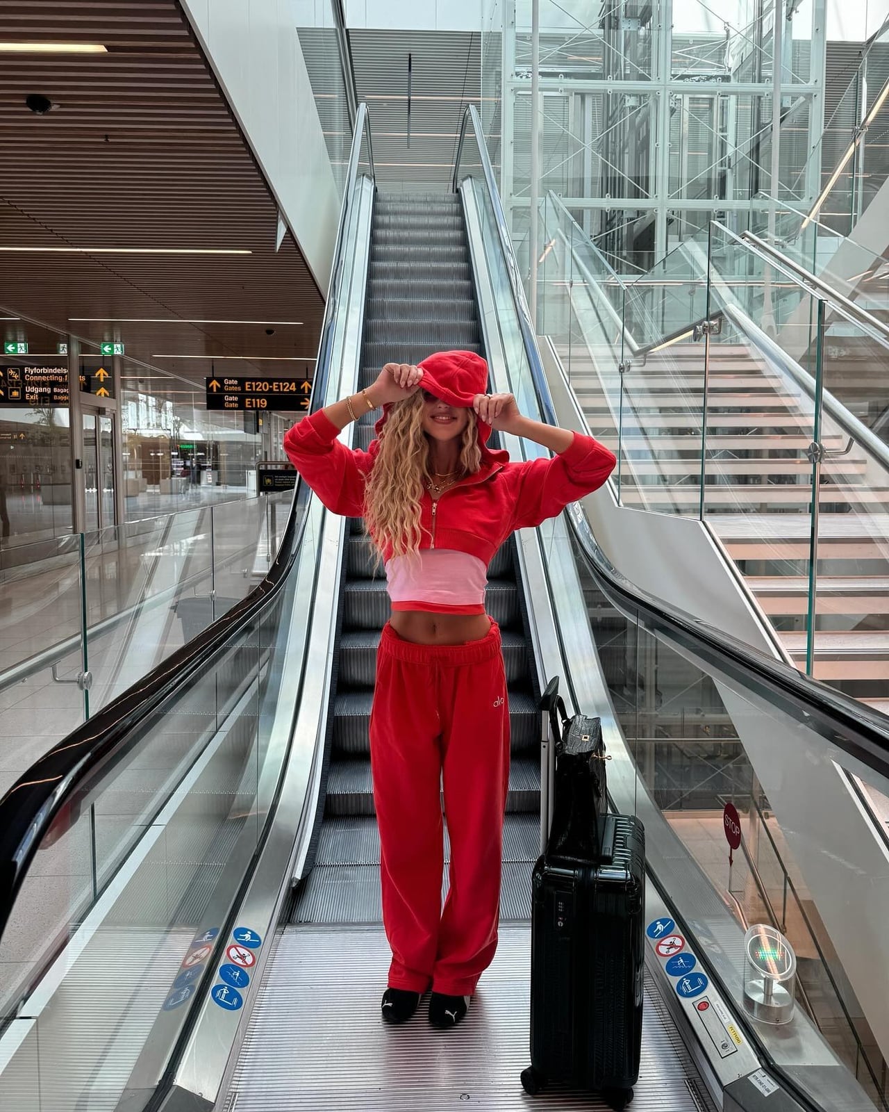 Red velour tracksuit with pink tank Red velour tracksuit with pink tank — Airport Outfits