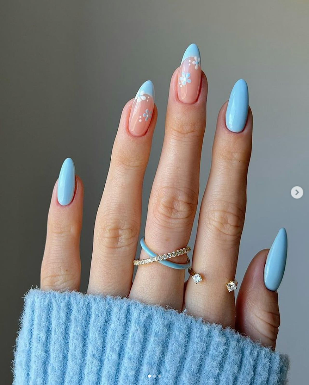 Baby Blue French Tip Nails with Flowers Baby Blue French Tip Nails with Flowers — Baby Blue Nails