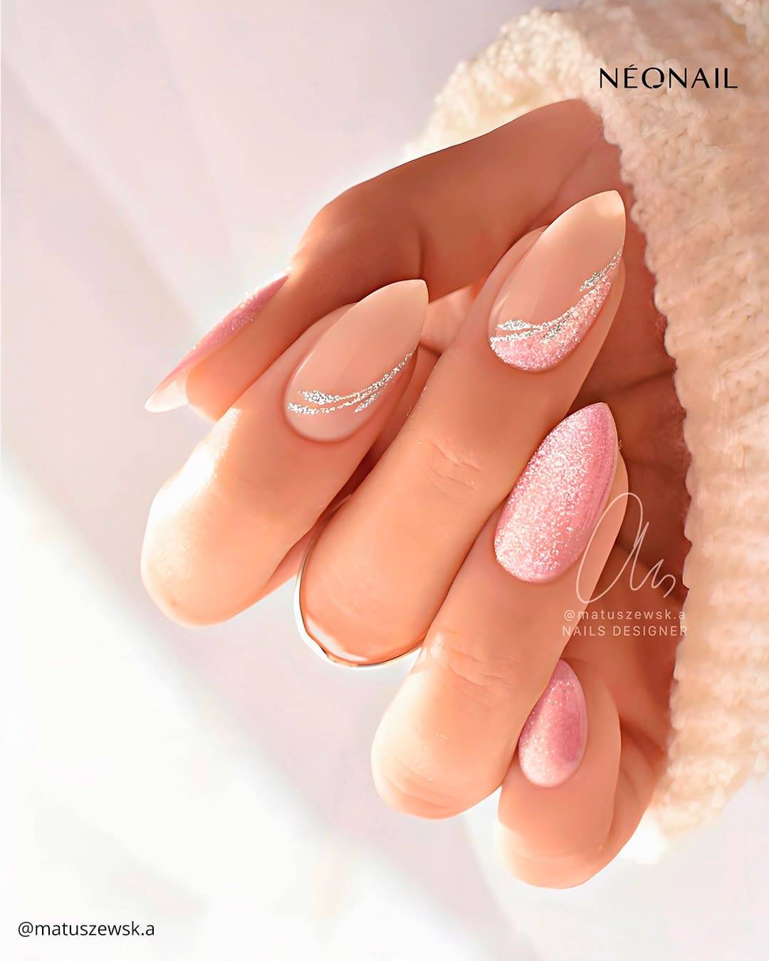 Sheer Nude Glitter Line Medium Almond Sheer Nude Glitter Line Medium Almond — Baby Pink Nails