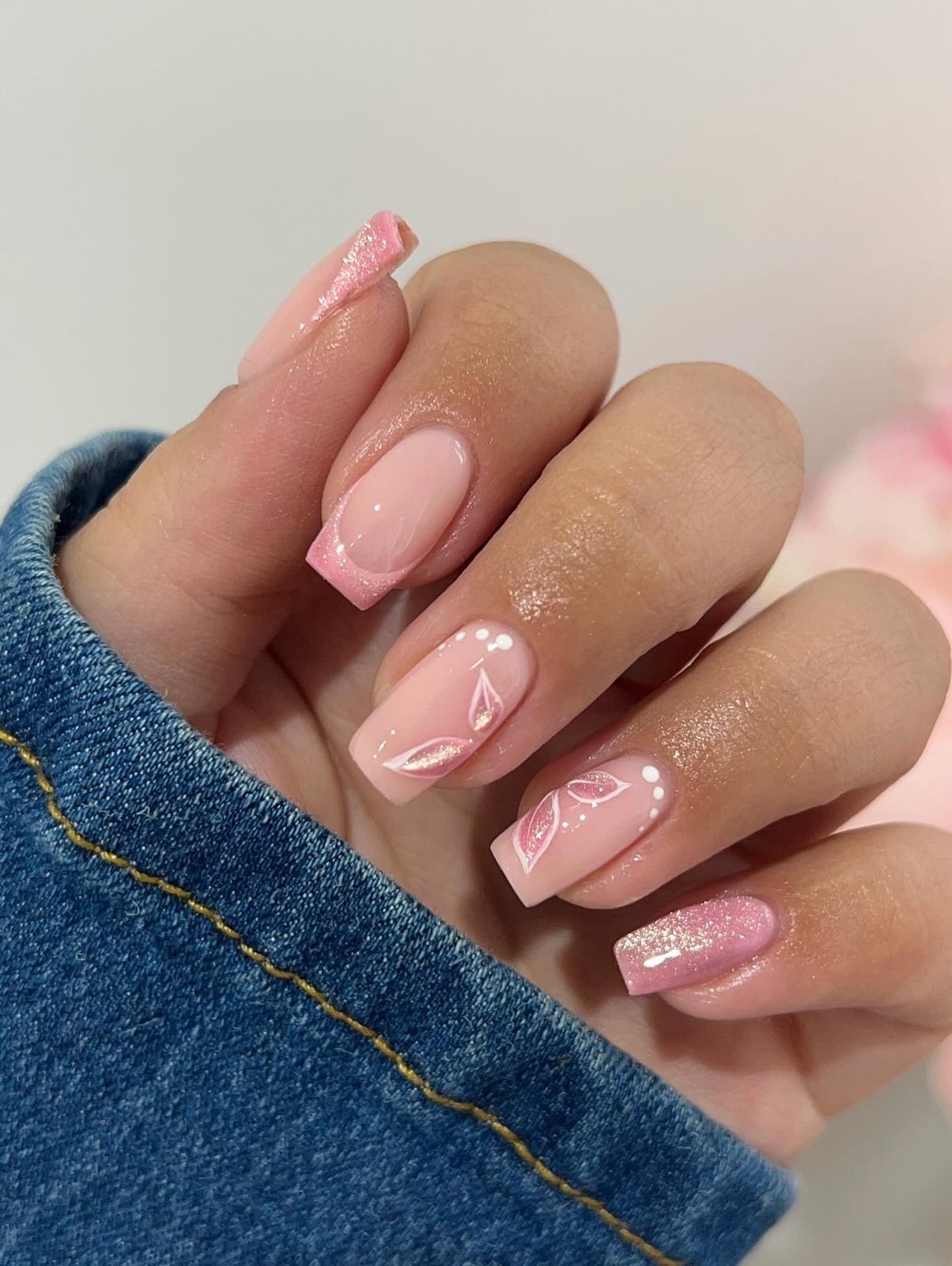 Short Oval Pink White Hearts Silver Lines Short Oval Pink White Hearts Silver Lines — Baby Pink Nails