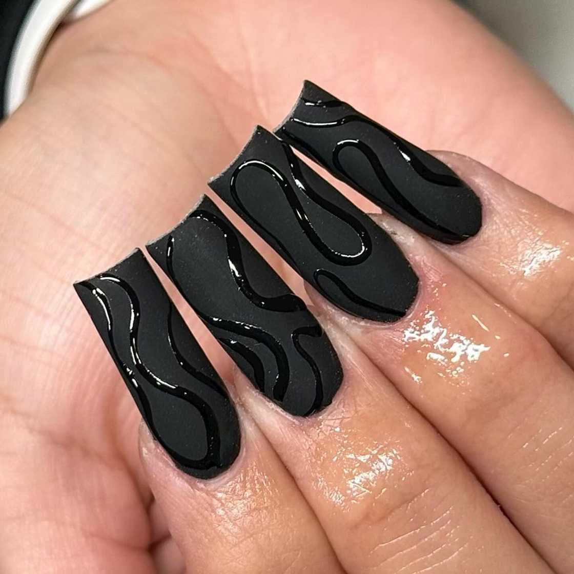 Matte Black Nails with Glossy Wavy Lines Matte Black Nails with Glossy Wavy Lines — Baddie Nails