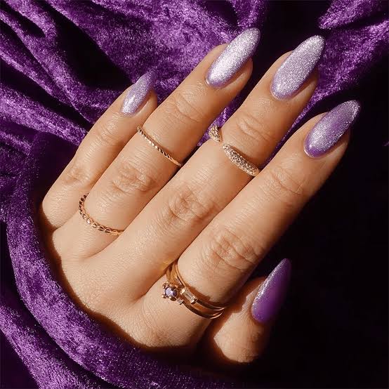 Lilac Shimmer Cat Eye Medium Almond Nails Lilac Shimmer Cat Eye Medium Almond Nails — Baddie Nails