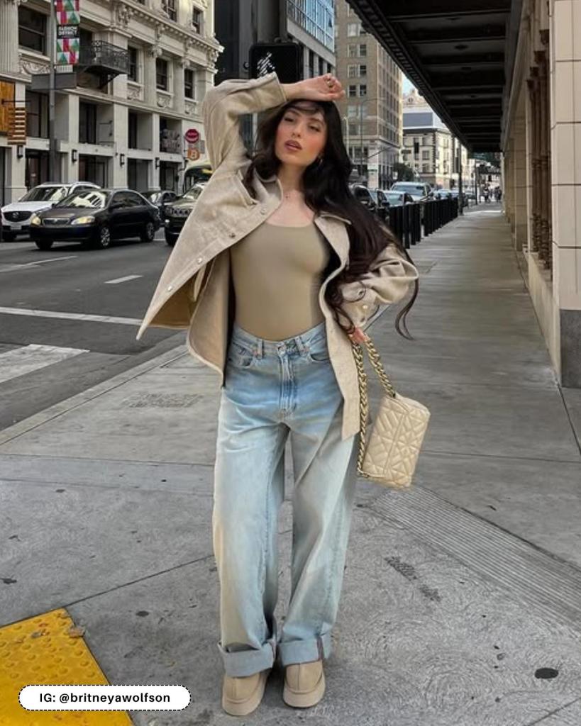 Rolled-cuff baggy jeans with a beige ensemble Rolled-cuff baggy jeans with a beige ensemble — Baggy Jeans Outfits