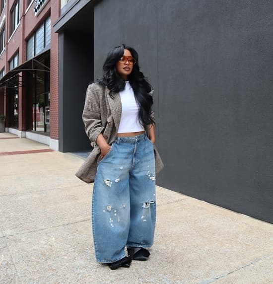 Distressed baggy jeans with a plaid blazer Distressed baggy jeans with a plaid blazer — Baggy Jeans Outfits