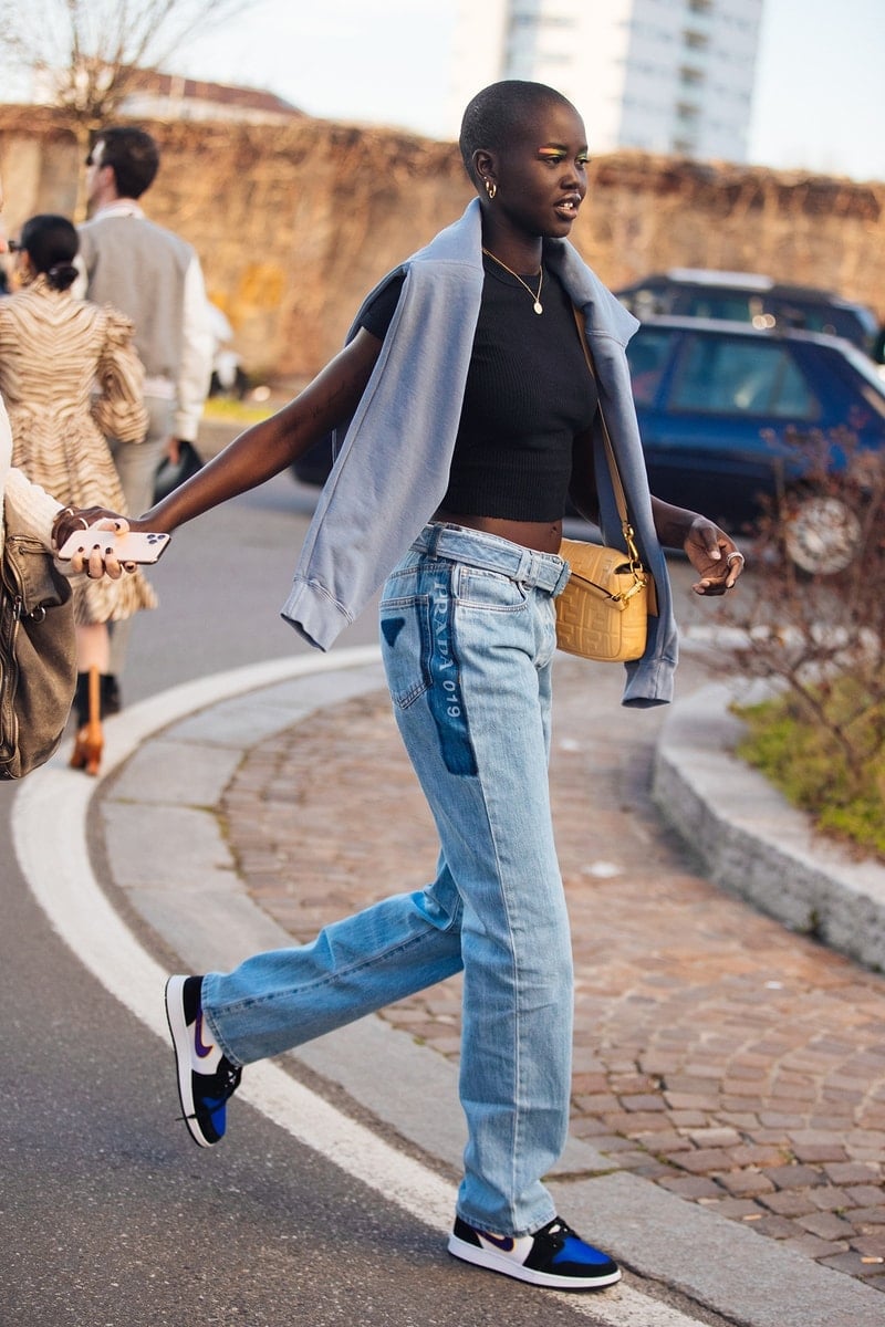 Baggy jeans with side patches and a sweatshirt Baggy jeans with side patches and a sweatshirt — Baggy Jeans Outfits