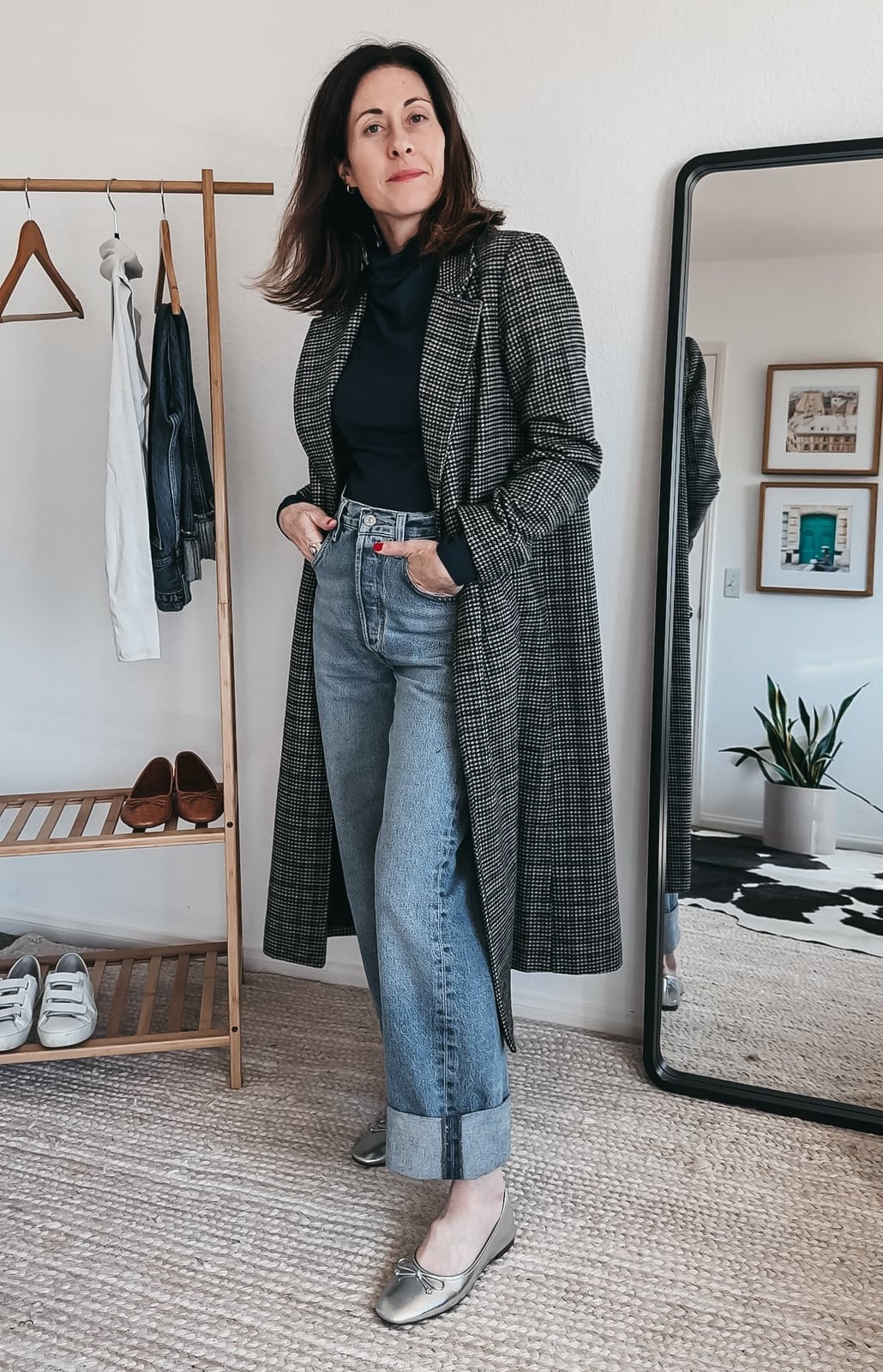 Cuffed baggy jeans with a long plaid coat Cuffed baggy jeans with a long plaid coat — Baggy Jeans Outfits
