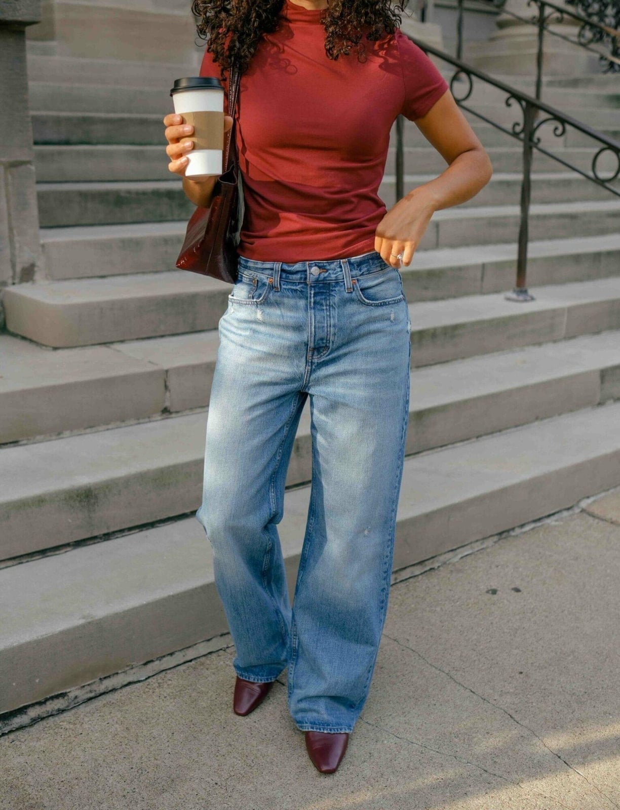 Oversized baggy jeans with a fitted red t-shirt Oversized baggy jeans with a fitted red t-shirt — Baggy Jeans Outfits