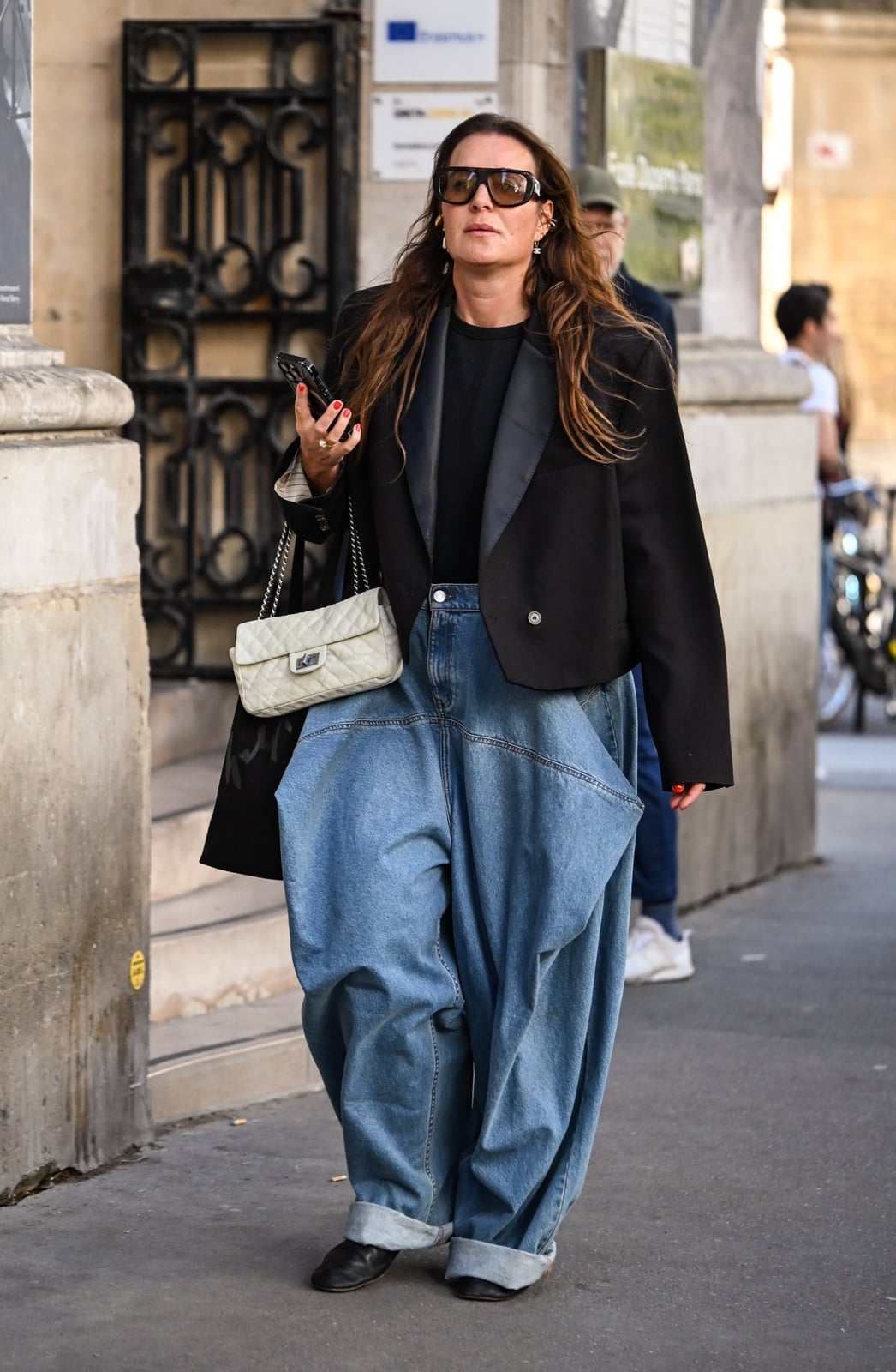 Ultra baggy jeans with a black blazer Ultra baggy jeans with a black blazer — Baggy Jeans Outfits