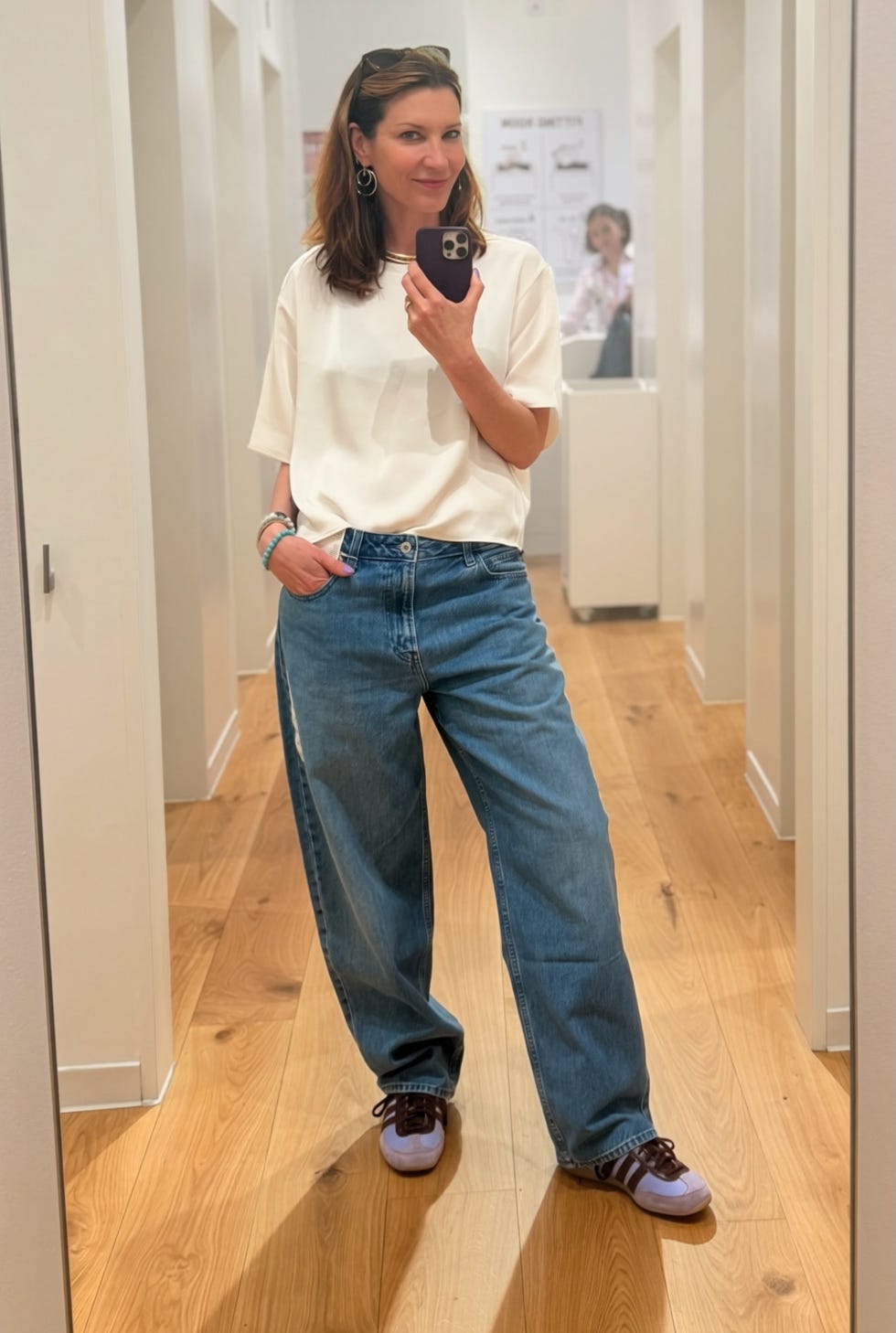 Baggy jeans with an oversized t-shirt and sneakers Baggy jeans with an oversized t-shirt and sneakers — Baggy Jeans Outfits
