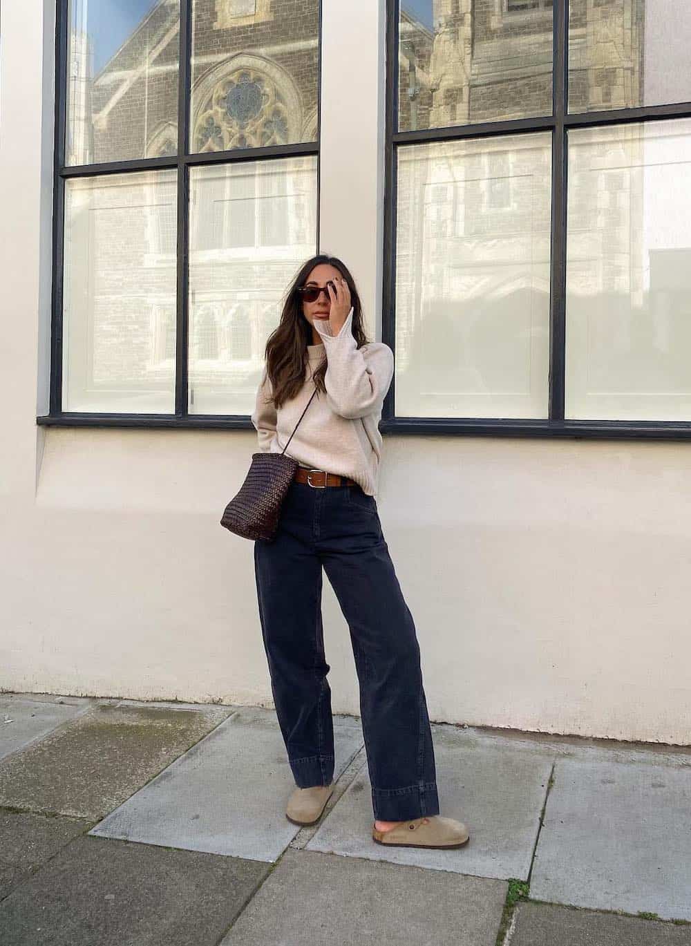 Dark wash baggy jeans with a turtleneck sweater Dark wash baggy jeans with a turtleneck sweater — Baggy Jeans Outfits