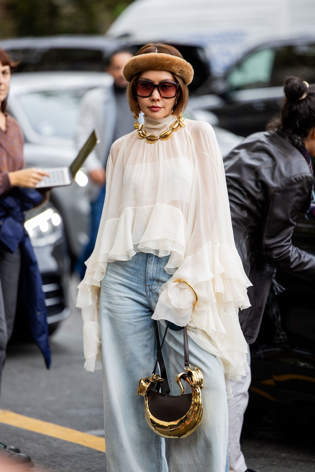 How to Wear Barrel Jeans for Fall and Winter 2024, According to Fashion Editors | Glamour