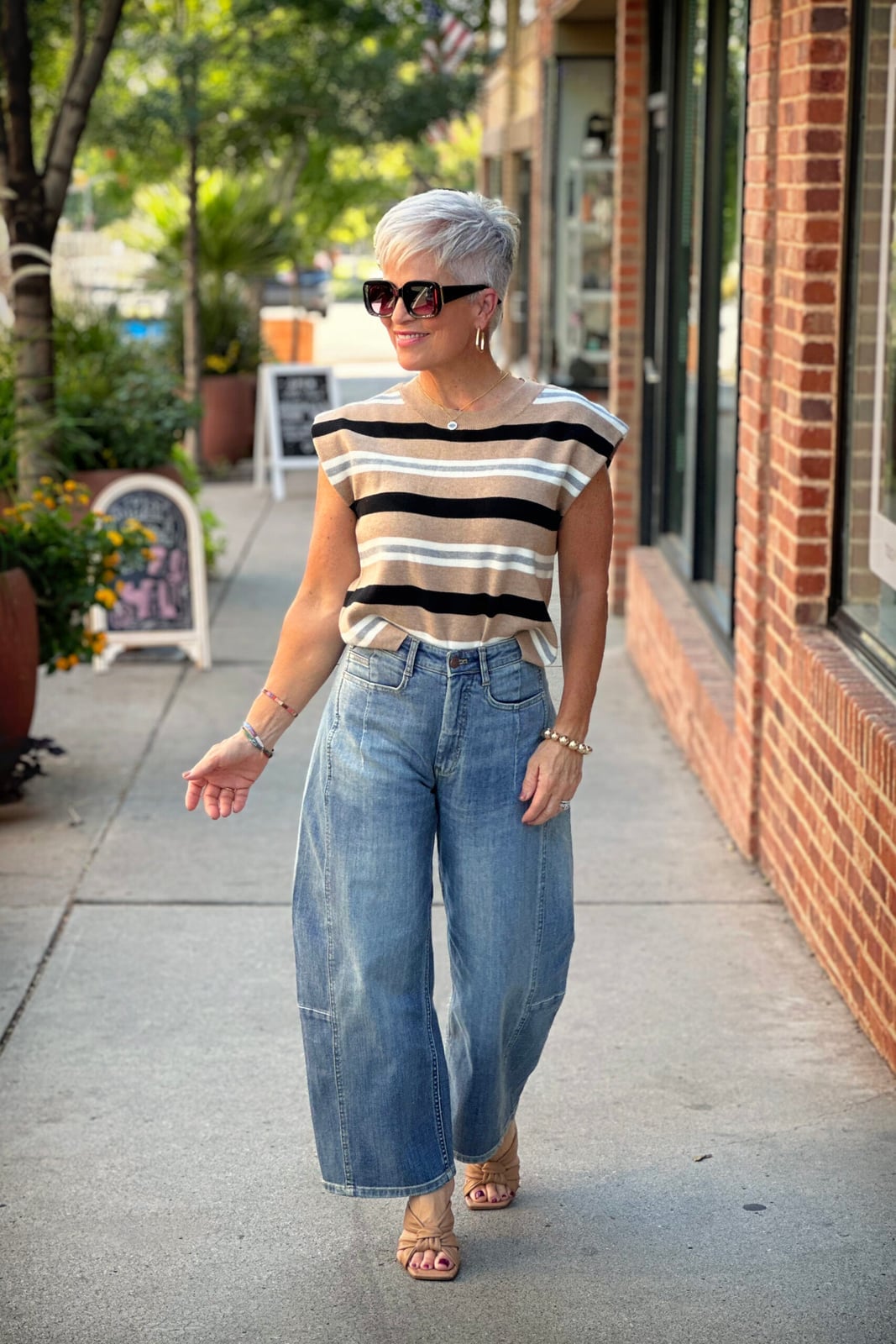 Striped Top With Paneled Light Wash Barrel Jeans Striped Top With Paneled Light Wash Barrel Jeans — Barrel Jeans Outfits